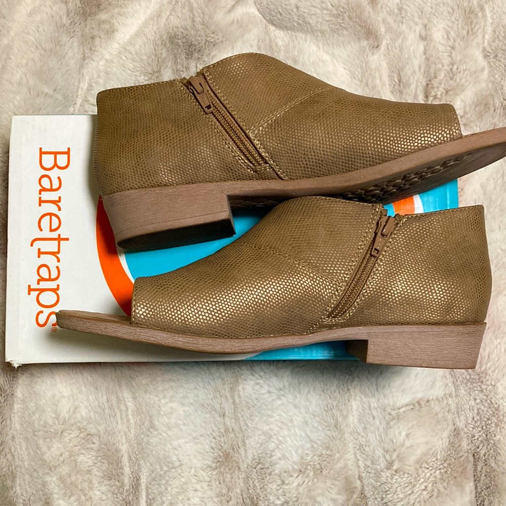 Dress sandals lightly worn